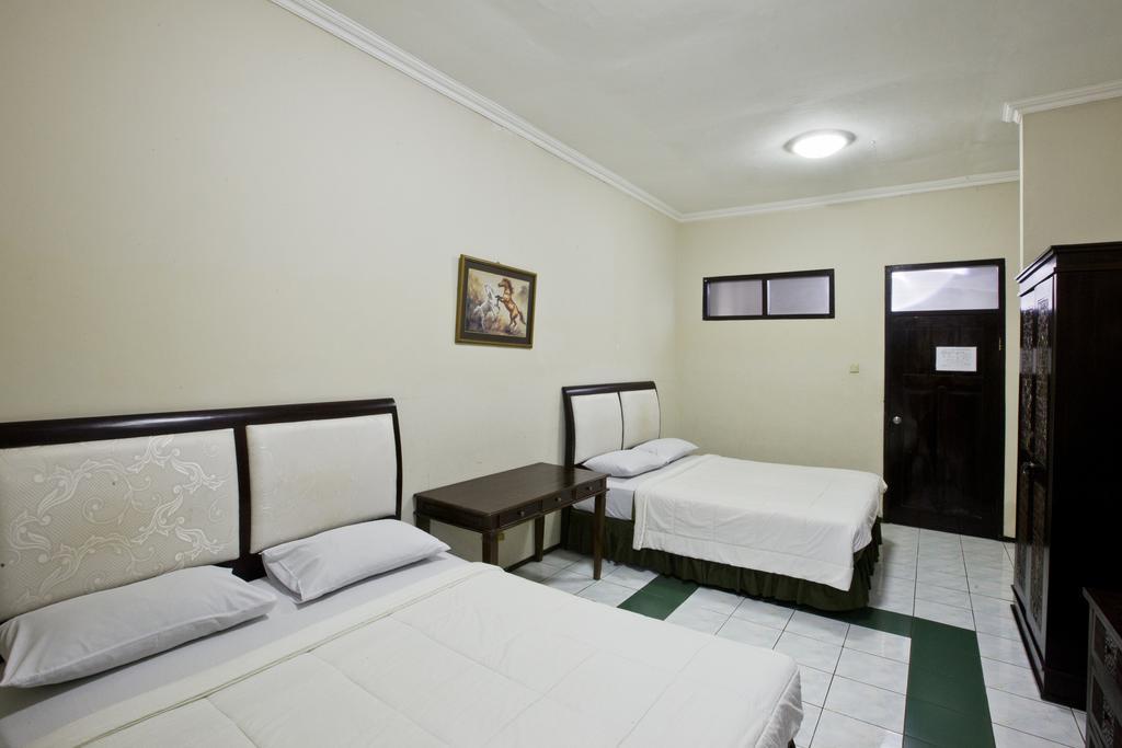 Hotel Galuh Anindita Γιογκιακάρτα Εξωτερικό φωτογραφία
