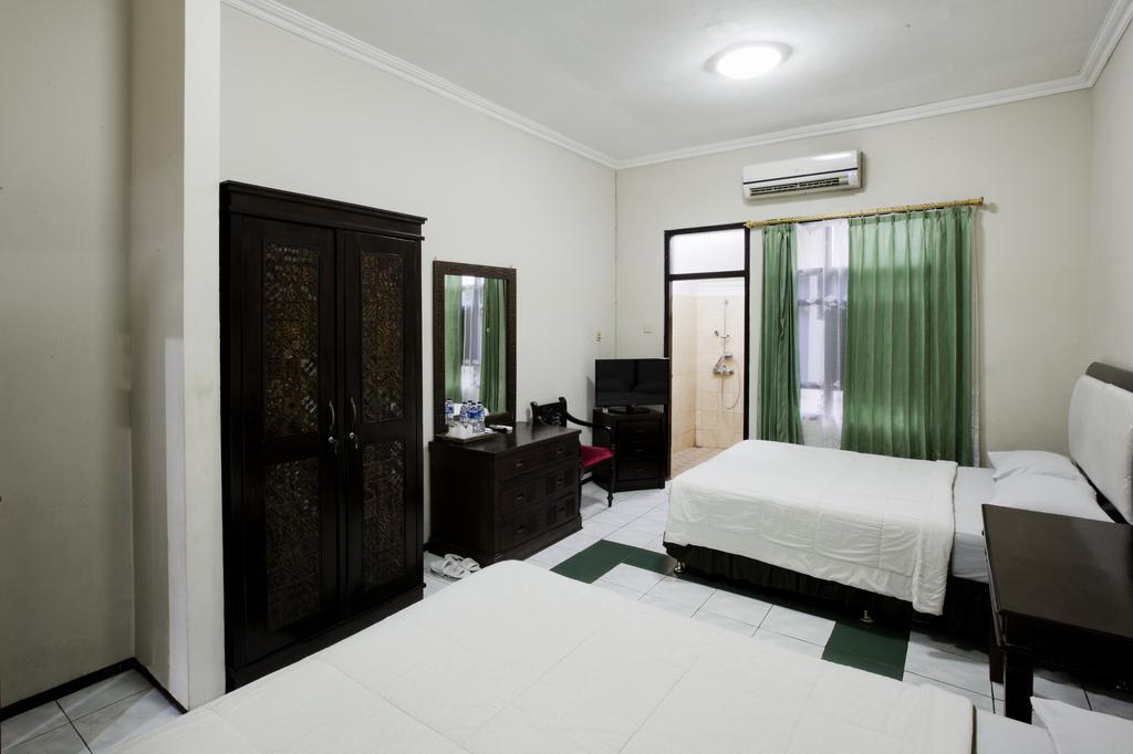 Hotel Galuh Anindita Γιογκιακάρτα Εξωτερικό φωτογραφία